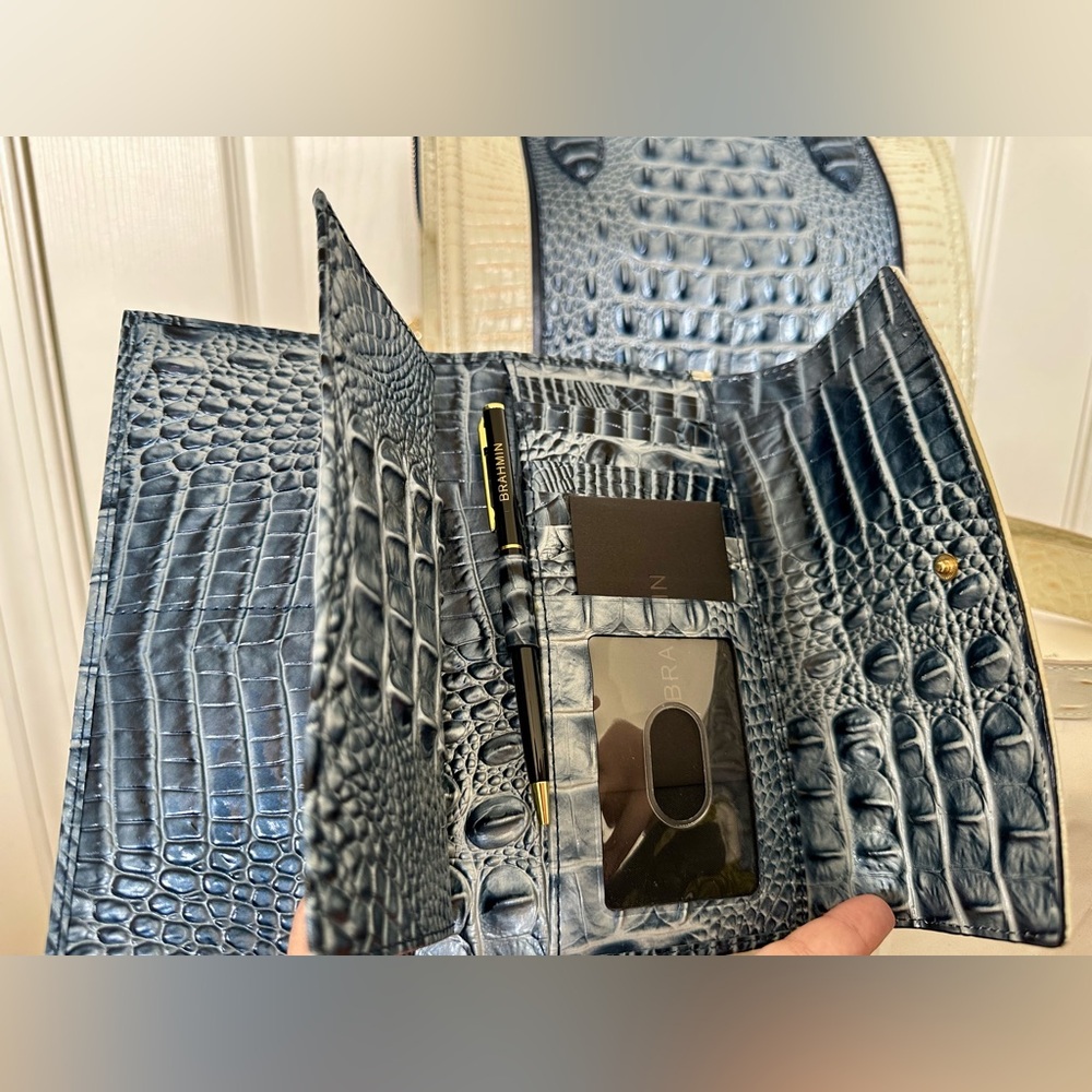 🐊💙 Rare Brahmin Caroline Aquarius Lattice Melbourne and Checkbook Wallet Set 💙🐊 - Picture 4 of 7